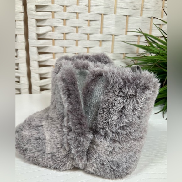 Rising Star Cozy Gray Faux Fur Baby Booties|Boots 6-9 Months - Picture 8 of 9